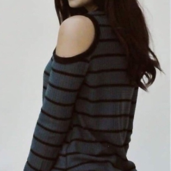 TEAL GREEN STRIPE COLD SHOULDER WAFFLE KNIT TOP - Picture 4 of 11